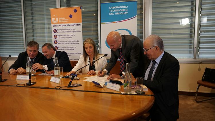 LATU y la Unión de Exportadores firman convenio de cooperación para certificar empresas sostenibles
